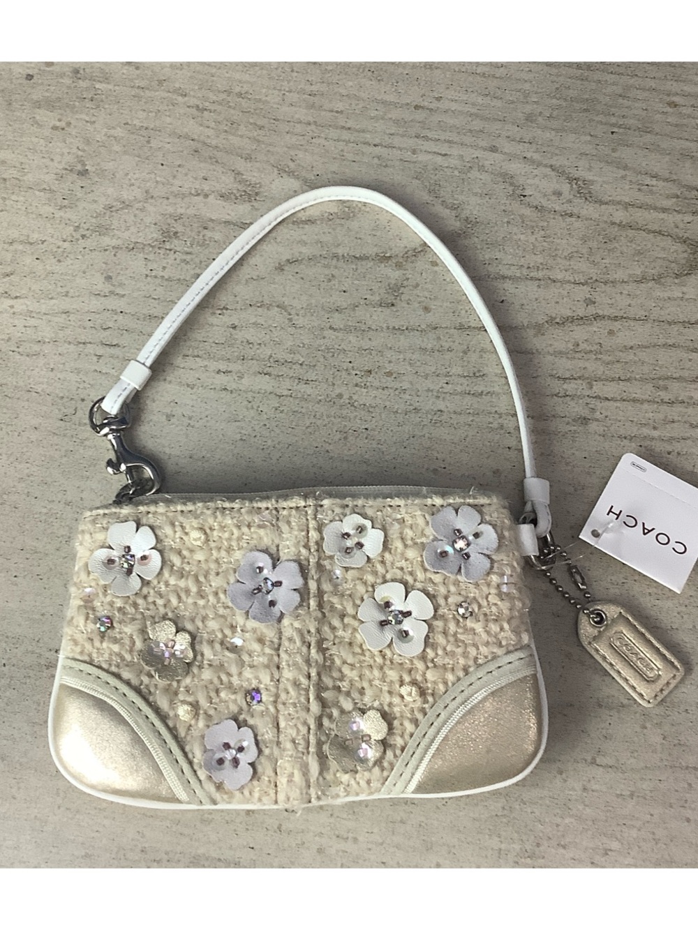NWT RARE Coach Ivory Wool Floral 3D Appliqué Wristlet with Metallic Accents - Picture 3 of 12